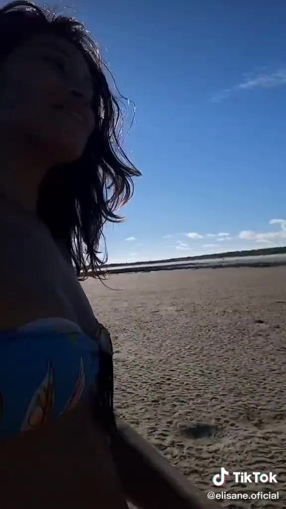 Hot Elisane Shows Cleavage In Bikini At The Beach Nudeformat