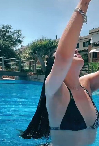 1. Hot Aida Martorell Shows Nipples at the Pool