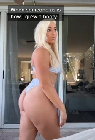 Attractive Alexandria Knight Shows Big Butt