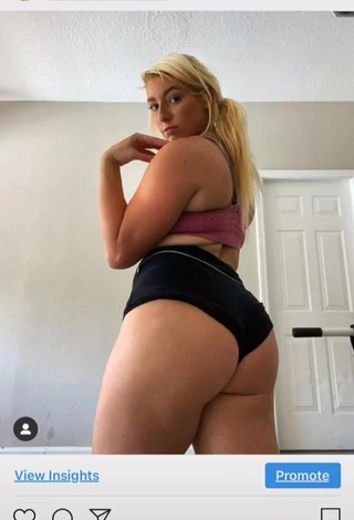 4. Lovely Alexandria Knight Shows Big Butt