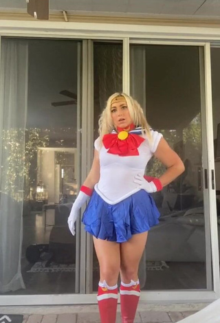 1. Sexy Alexandria Knight Shows Cosplay