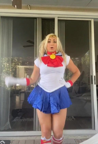 Sexy Alexandria Knight Shows Cosplay