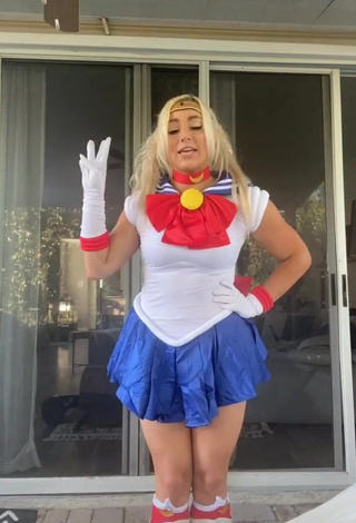 3. Sexy Alexandria Knight Shows Cosplay