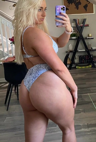 1. Gorgeous Alexandria Knight Shows Big Butt