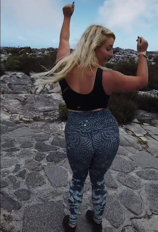 Beautiful Alexandria Knight Shows Butt