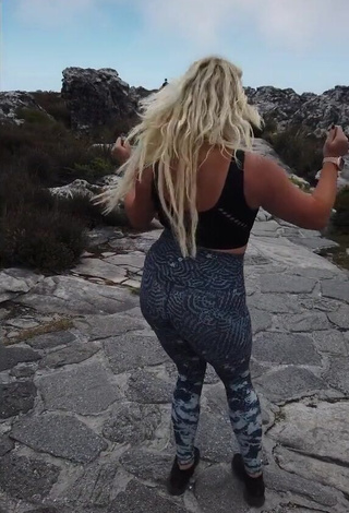 3. Beautiful Alexandria Knight Shows Butt