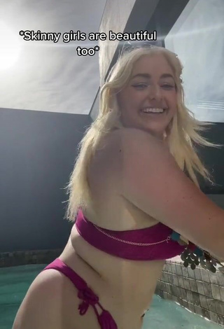 4. Sexy Alexandria Knight Shows Big Butt at the Pool