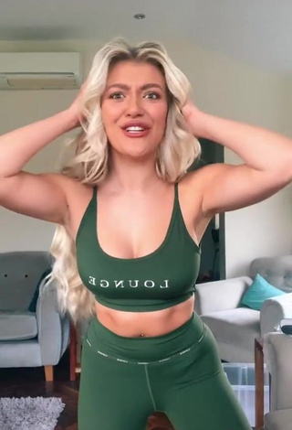 4. Beautiful Molly Marsh Shows Cleavage in Sexy Crop Top