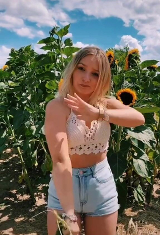 Pretty Alina Mour in White Crop Top