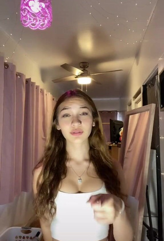 1. Sweetie Hali'a Beamer Shows Cleavage in White Crop Top and Bouncing Boobs