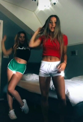 1. Sexy Anne & Maaike Hemmer in Crop Top