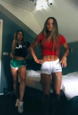 Sexy Anne & Maaike Hemmer in Crop Top