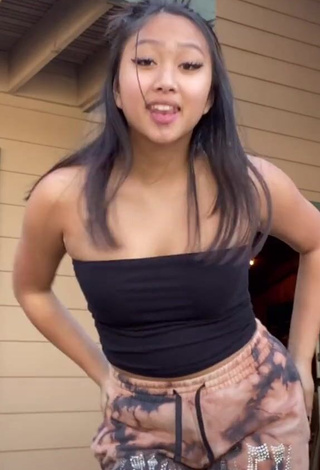 1. Sexy Anneston Pisayavong in Black Tube Top