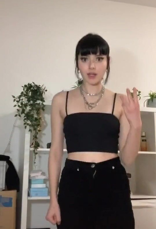 Sexy Anna annvble in Black Crop Top