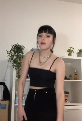 3. Sexy Anna annvble in Black Crop Top