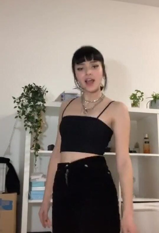 4. Sexy Anna annvble in Black Crop Top