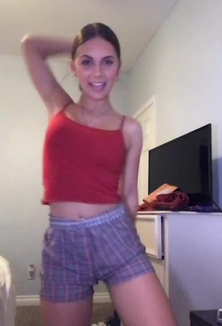 4. Arianna Flowers in Sweet Red Crop Top and Bouncing Tits