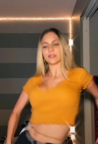 3. Breathtaking Arianna Flowers Shows Cleavage in Orange Crop Top and Bouncing Big Boobs