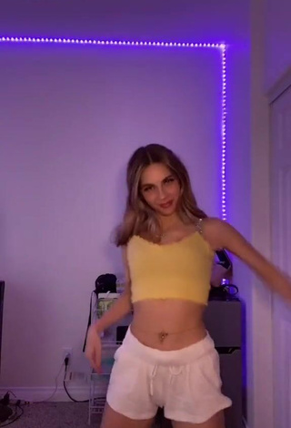 Sensual Arianna Flowers in Crop Top