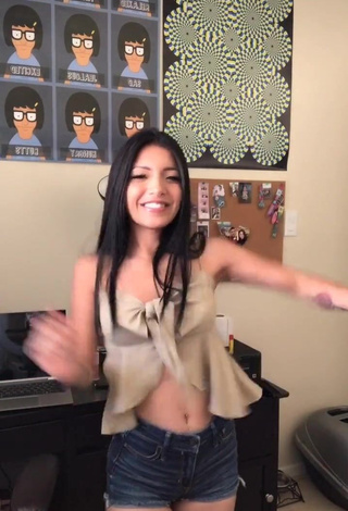 4. Hottest Ashley Valdez in Beige Crop Top