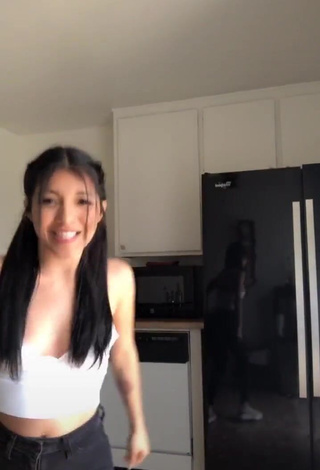 Hot Ashley Valdez No Bra