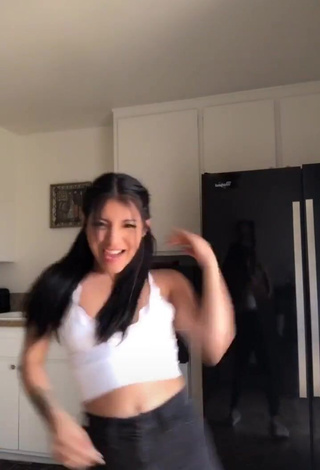 3. Hot Ashley Valdez No Bra