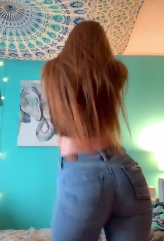 Pretty Bailey Hurley Shows Butt