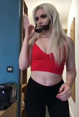 3. Hottie Lowri Rose-Williams Shows Cleavage in Red Crop Top