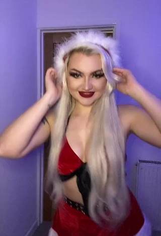 4. Sexy Lowri Rose-Williams Shows Cleavage in Red Bra