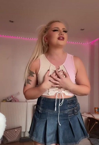 3. Cute Lowri Rose-Williams in Beige Crop Top