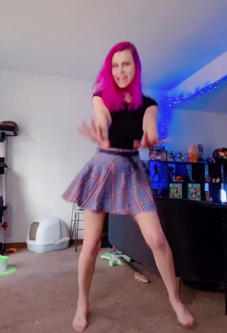 Hot Brooklyn Jade in Skirt