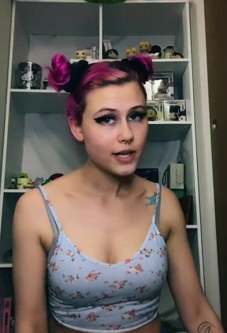 Sexy Brooklyn Jade Shows Cleavage in Floral Crop Top