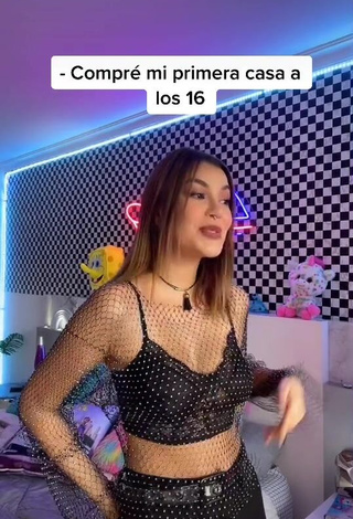 1. Hot Luisa María Restrepo Shows Cleavage in Black Crop Top