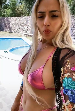 1. Hot Alemia Rojas Shows Cleavage in Pink Bikini at the Pool (Side Boob)