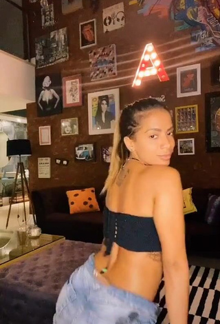 3. Cute Larissa de Macedo Machado Shows Butt while Twerking