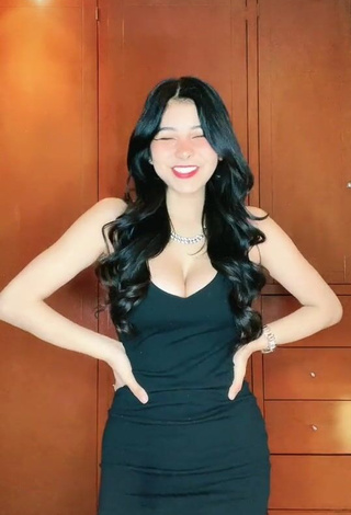 1. Sexy Aylin Criss Shows Cleavage in Black Dress