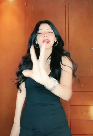 Sexy Aylin Criss Shows Cleavage in Black Dress