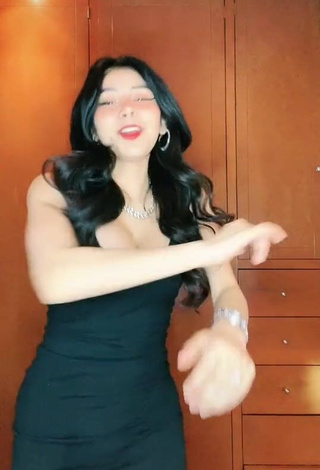 3. Sexy Aylin Criss Shows Cleavage in Black Dress