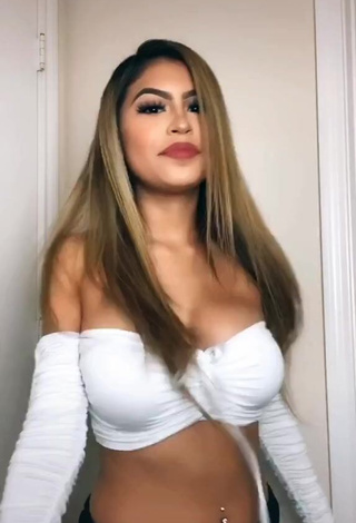 4. Dazzling Desiree Montoya Shows Cleavage in Inviting White Crop Top