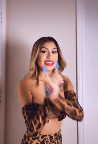 3. Sexy Desiree Montoya Shows Cleavage in Leopard Crop Top