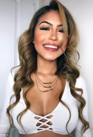 Breathtaking Desiree Montoya Shows Cleavage in White Crop Top