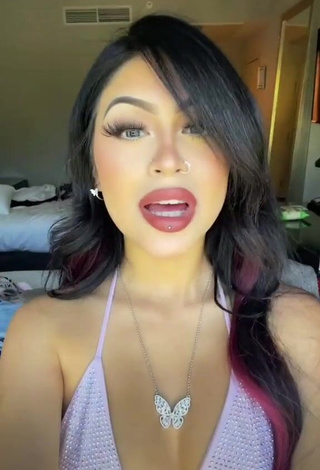 4. Desiree Montoya Shows her Appealing Cleavage