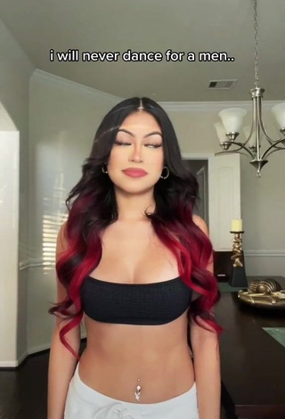 1. Desiree Montoya Shows Cleavage in Seductive Black Crop Top