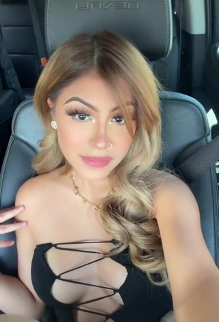 4. Desiree Montoya Shows her Cute Cleavage in a Car