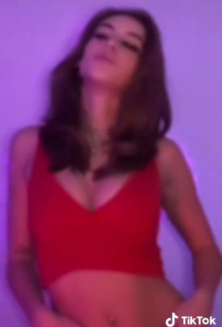 3. Hot Eva Cudmore Shows Cleavage in Red Crop Top