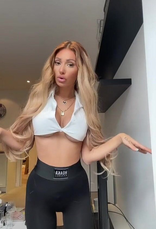 1. Hot Francesca Farago Shows Cleavage in White Crop Top (Underboob)