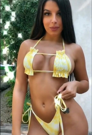 1. Amazing Franjomar Shows Cleavage in Hot Yellow Bikini (Side Boob)