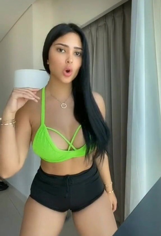 Hottie Franjomar Shows Cleavage in Green Crop Top