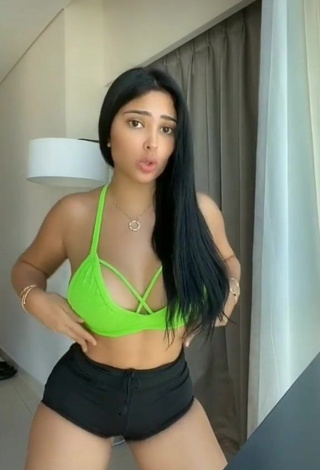 4. Hottie Franjomar Shows Cleavage in Green Crop Top