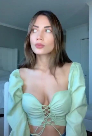 1. Hottest Georgina Mazzeo Shows Cleavage in Green Crop Top